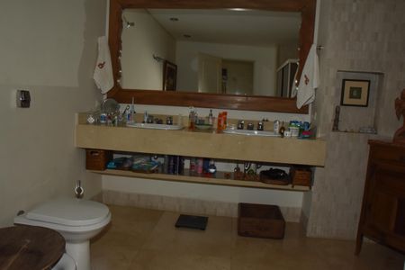 Apartamento à venda com 285m², 3 quartos e 3 vagas Apartamento à venda com 285m², 3 quartos e 3 vagasBanheiro da suite 1