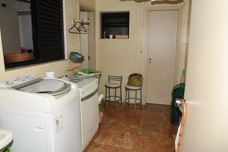 Apartamento à venda com 285m², 3 quartos e 3 vagas Apartamento à venda com 285m², 3 quartos e 3 vagasÁrea de Serviço