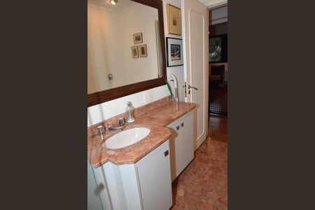 Apartamento à venda com 285m², 3 quartos e 3 vagas Apartamento à venda com 285m², 3 quartos e 3 vagasBanheiro Social