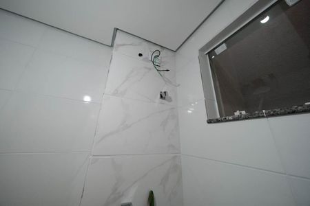Banheiro de apartamento à venda com 2 quartos, 34m² em Vila Santana, São Paulo