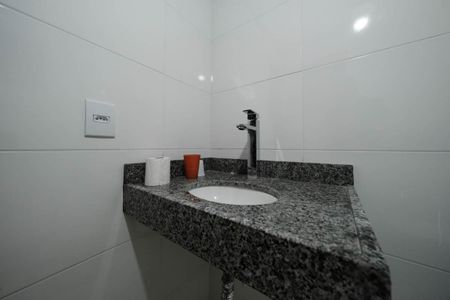 Banheiro de apartamento à venda com 2 quartos, 34m² em Vila Santana, São Paulo