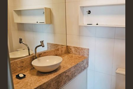 Apartamento para alugar com 81m², 2 quartos e 1 vaga Apartamento para alugar com 81m², 2 quartos e 1 vagaBanheiro