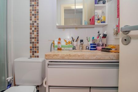 Banheiro de apartamento à venda com 2 quartos, 71m² em Bom Jesus, Porto Alegre