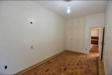 Casa à venda com 300m², 4 quartos e 2 vagas Casa à venda com 300m², 4 quartos e 2 vagasQuarto 3