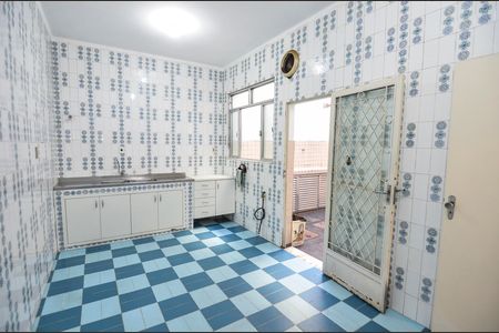 Casa à venda com 300m², 4 quartos e 2 vagas Casa à venda com 300m², 4 quartos e 2 vagasCozinha