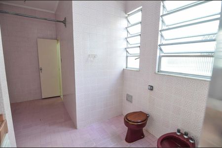 Casa à venda com 300m², 4 quartos e 2 vagas Casa à venda com 300m², 4 quartos e 2 vagasBanheiro