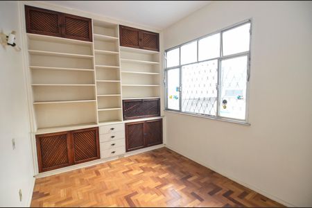 Casa à venda com 300m², 4 quartos e 2 vagas Casa à venda com 300m², 4 quartos e 2 vagasQuarto 4