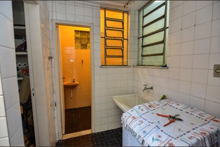 Casa à venda com 300m², 4 quartos e 2 vagas Casa à venda com 300m², 4 quartos e 2 vagasÁrea de Serviço