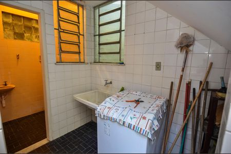 Casa à venda com 300m², 4 quartos e 2 vagas Casa à venda com 300m², 4 quartos e 2 vagasÁrea de Serviço