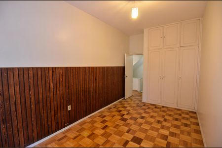 Casa à venda com 300m², 4 quartos e 2 vagas Casa à venda com 300m², 4 quartos e 2 vagasQuarto 1