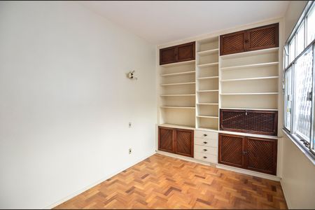Casa à venda com 300m², 4 quartos e 2 vagas Casa à venda com 300m², 4 quartos e 2 vagasQuarto 4