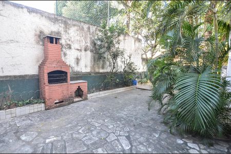 Casa à venda com 300m², 4 quartos e 2 vagas Casa à venda com 300m², 4 quartos e 2 vagasÁrea externa