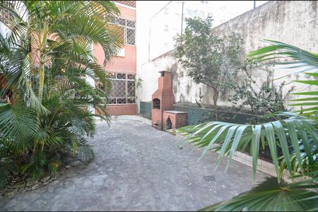 Casa à venda com 300m², 4 quartos e 2 vagas Casa à venda com 300m², 4 quartos e 2 vagasÁrea externa