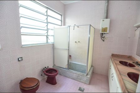 Casa à venda com 300m², 4 quartos e 2 vagas Casa à venda com 300m², 4 quartos e 2 vagasBanheiro
