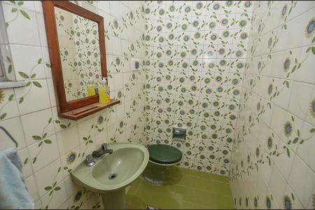 Casa à venda com 300m², 4 quartos e 2 vagas Casa à venda com 300m², 4 quartos e 2 vagasLavabo