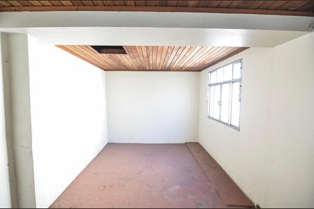 Casa à venda com 300m², 4 quartos e 2 vagas Casa à venda com 300m², 4 quartos e 2 vagasTerraço