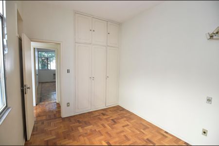 Casa à venda com 300m², 4 quartos e 2 vagas Casa à venda com 300m², 4 quartos e 2 vagasQuarto 4