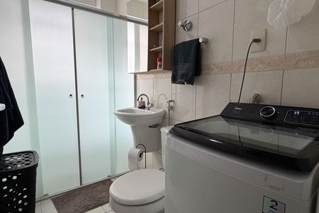Banheiro de apartamento para alugar com 1 quarto, 49m² em Gonzaga, Santos