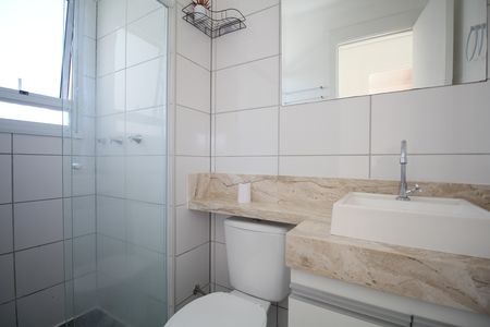Banheiro de apartamento para alugar com 2 quartos, 42m² em Vila Plana, São Paulo