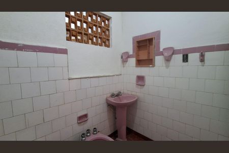 Banheiro da suíte de casa à venda com 2 quartos, 246m² em Vila Palmares, São Caetano do Sul