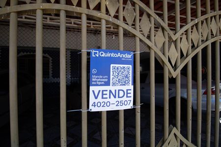 Casa à venda com 249m², 4 quartos e 5 vagas Casa à venda com 249m², 4 quartos e 5 vagasPlaca