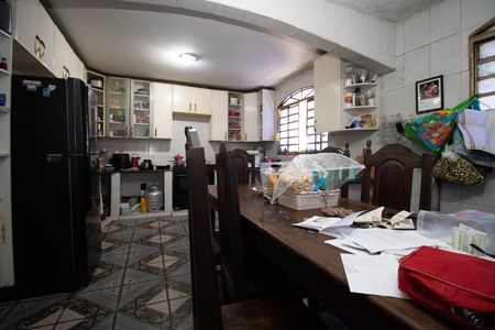 Casa à venda com 249m², 4 quartos e 5 vagas Casa à venda com 249m², 4 quartos e 5 vagasCozinha e Área de Serviço