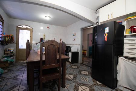Casa à venda com 249m², 4 quartos e 5 vagas Casa à venda com 249m², 4 quartos e 5 vagasCozinha e Área de Serviço