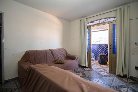 Casa à venda com 249m², 4 quartos e 5 vagas Casa à venda com 249m², 4 quartos e 5 vagasSala