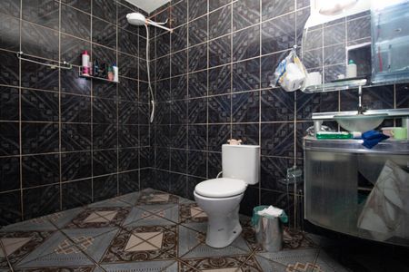 Casa à venda com 249m², 4 quartos e 5 vagas Casa à venda com 249m², 4 quartos e 5 vagasBanheiro Social