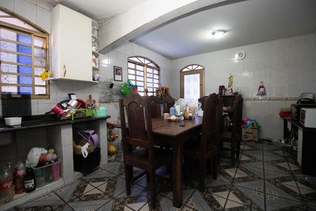 Casa à venda com 249m², 4 quartos e 5 vagas Casa à venda com 249m², 4 quartos e 5 vagasCozinha e Área de Serviço