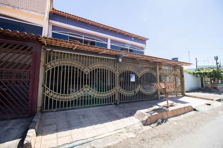 Casa à venda com 249m², 4 quartos e 5 vagas Casa à venda com 249m², 4 quartos e 5 vagasFachada
