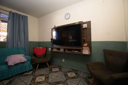 Casa à venda com 249m², 4 quartos e 5 vagas Casa à venda com 249m², 4 quartos e 5 vagasSala