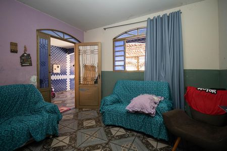 Casa à venda com 249m², 4 quartos e 5 vagas Casa à venda com 249m², 4 quartos e 5 vagasSala