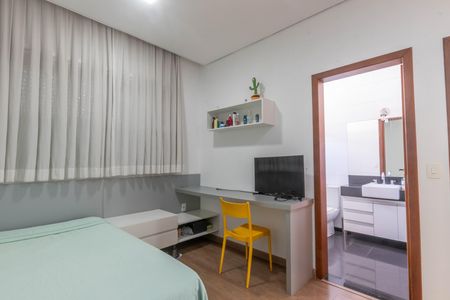 Casa à venda com 291m², 4 quartos e 3 vagas