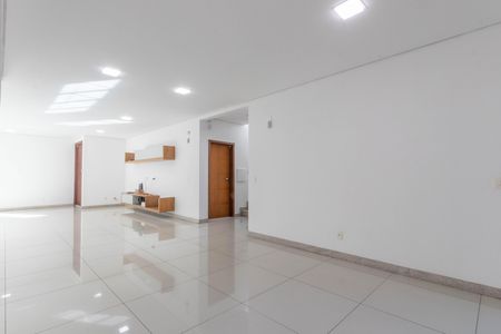Casa à venda com 291m², 4 quartos e 3 vagas