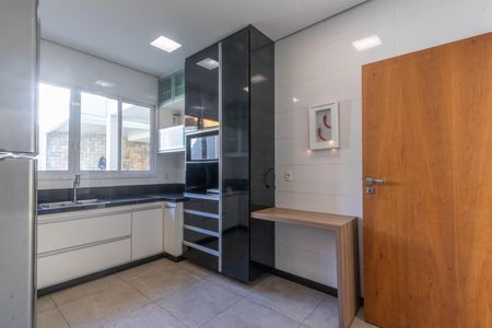 Casa à venda com 291m², 4 quartos e 3 vagas