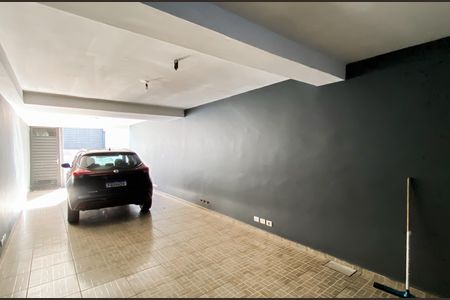 Garagem  de casa à venda com 2 quartos, 125m² em Vila Ré, São Paulo