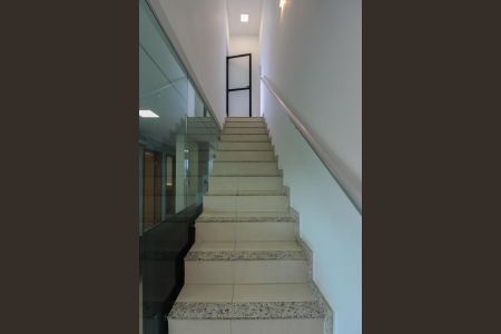 Escada de apartamento à venda com 3 quartos, 105m² em Santa Branca, Belo Horizonte