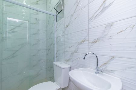 Banheiro de casa para alugar com 1 quarto, 50m² em Vila Mangalot, São Paulo
