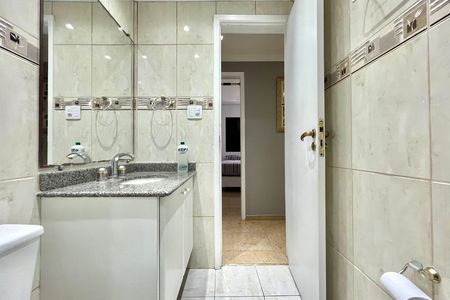 Apartamento para alugar com 102m², 3 quartos e 2 vagas Apartamento para alugar com 102m², 3 quartos e 2 vagasBanheiro Corredor
