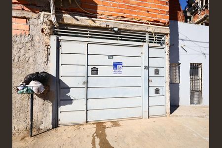 Fachada de casa para alugar com 1 quarto, 60m² em Rochdale, Osasco