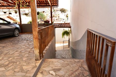 Garagem  de casa à venda com 5 quartos, 313m² em Cachoeirinha, Belo Horizonte