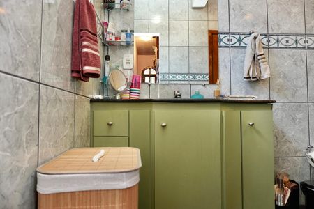 Suíte - Banheiro  de casa à venda com 5 quartos, 313m² em Cachoeirinha, Belo Horizonte