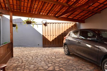 Garagem  de casa à venda com 5 quartos, 313m² em Cachoeirinha, Belo Horizonte