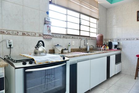 Cozinha  de casa à venda com 5 quartos, 313m² em Cachoeirinha, Belo Horizonte