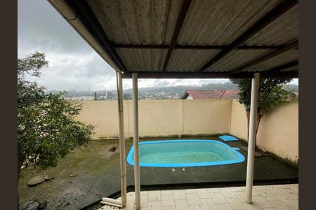 Casa à venda com 150m², 6 quartos e 2 vagas