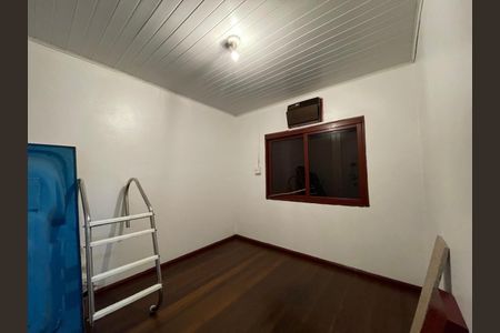 Casa à venda com 150m², 6 quartos e 2 vagas