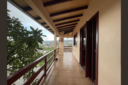 Casa à venda com 150m², 6 quartos e 2 vagas