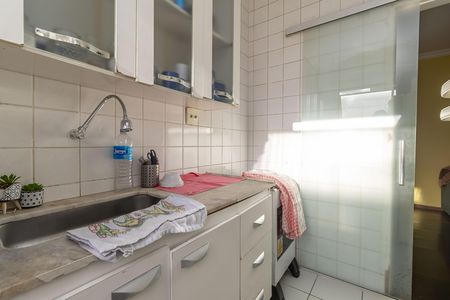 Cozinha de apartamento à venda com 3 quartos, 67m² em Itapoã, Belo Horizonte
