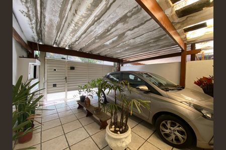 Garagem de casa para alugar com 3 quartos, 250m² em Jardim Peri Peri, São Paulo
